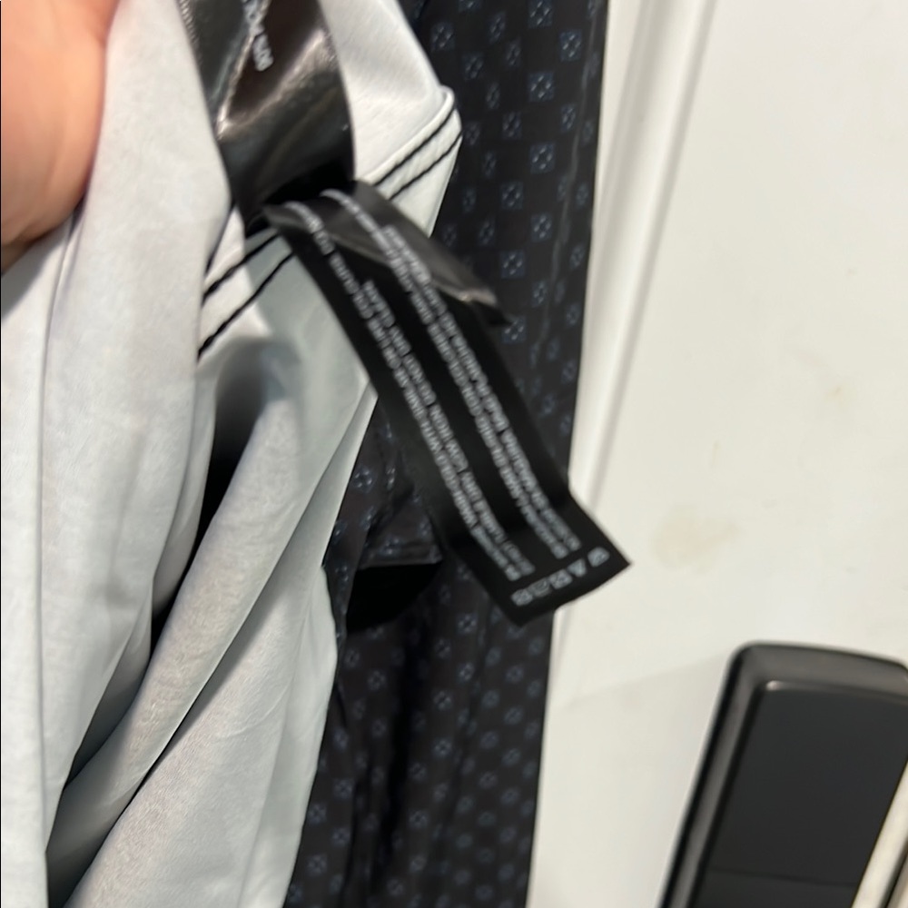 Elegant Black Patterned Button-Down Shirt - image 7